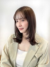 イニオイラボトリル(inioiLab to lil) 10代20代30代/ミディアムレイヤーくびれヘア/オリーブベージュ