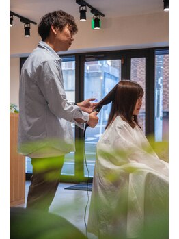 キュー(CEU)の写真/【完全マンツーマン施術】1人のスタイリストが最後まで担当。大人数のサロンは苦手な方にピッタリです◎