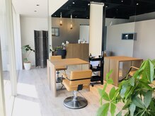 ラウンジアンドヘアー リリク(Lounge & Hair LiLiku)の雰囲気（手作業でドリップしている上質なコーヒーを片手に美容タイムを…）