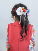 ヘアーサロン ラフリジー(Loufreasy)&nbsp;七五三3歳ツイン編み下ろしヘアアレンジ/七五三7歳代々木着付け