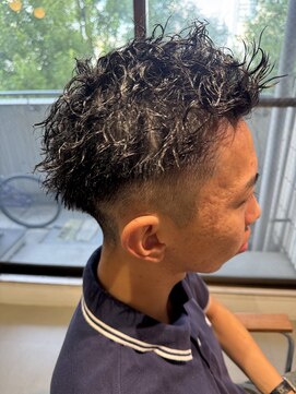 イズ(iss) オールバックパーマ