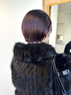 黒髪バーガンディボルドーブラウン丸みショートボブ