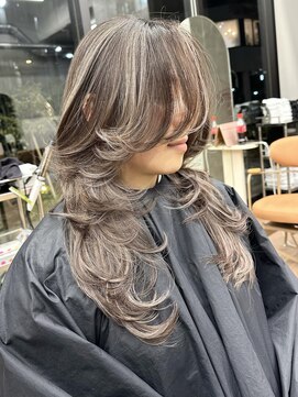 ヌエン 渋谷(NU/EN) 脱白髪染めハイライト/バタフライレイヤー/ハッシュカット/渋谷