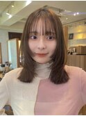 レイヤーカット　顔周り　似合わせ　小顔　ベージュカラー