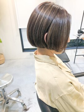 シエサロン(SHE SALON) ハイライト、切りっぱなしボブ