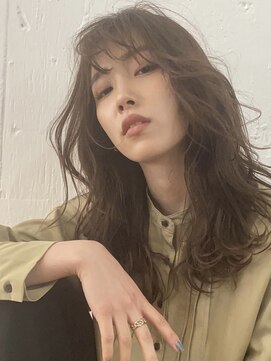 ウミ(umi.) セミドライな抜け感ロング