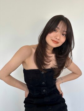 ヨロ 小岩(YOLO) レイヤーカットハイライトショートヘアイルミナカラーオージュア