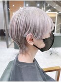 シルバーカラーツーブロックマッシュショート  ウルフハイライト