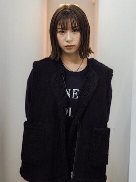 カートバイハイジ(Kurt by Heidi) ラインボブ×ベージュ