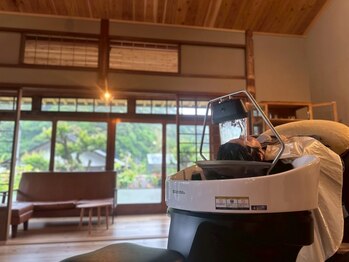 ブルーアワー(BLUE HOUR)の写真/大自然の木に囲まれた中で秘湯に頭を浸けに来た…。その名も”浸頭滝流”癒しの空間でリラックス効果も。