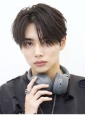 シースルーセンターパート毛流れメンズミディアムショート