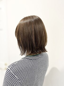イリス 栗平(iiris) ナチュラルベージュの外ハネボブ