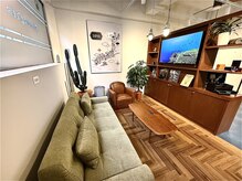 Barber Club【バーバークラブ】の雰囲気（ラウンジスペースDeLonghi ＆ ウォーターサーバー完備！）