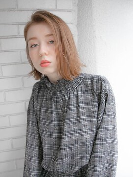 ルティア(Lutia) 外ハネショート ダブルカラー 透明感カラー