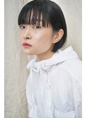 前髪を真っ直ぐ切るミニボブ