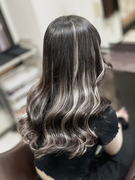 メルシー 大阪梅田店 黒髪×グレーハイライト