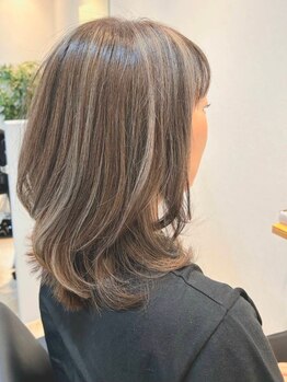 フォンズ(FONS...)の写真/【神戸】お客様の骨格や髪質に合わせたカットで、理想のヘアスタイルに◎毎日のお手入れも簡単に◇