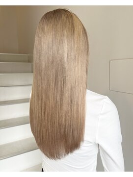 キキ(kiki) ホワイトベージュ_グレージュカラーボブウルフ_kiki0018