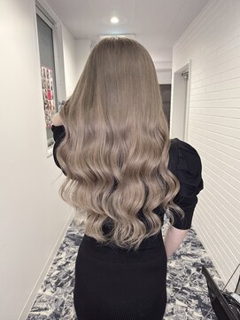 ブランシスヘアー(Bulansis Hair) 大人くすみベージュのロングスタイル