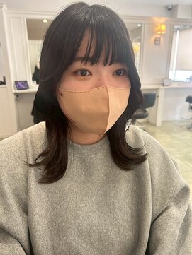 ドクターズサロン レラパール 外ハネ/レイヤーカット/シースルーバング/黒髪ミディアム/カール