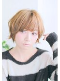 カジュアルなハネ感ショートスタイル