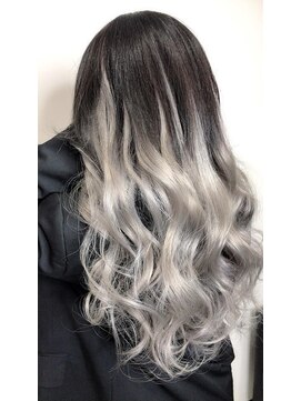 ヘアーデザイン ジェルム(Hair Design germe) ホワイトグレーのグラデーションスタイル ~しのだスペシャル~