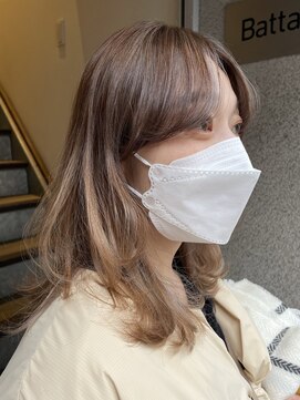 バッタ(Batta) ミディアムレイヤー×ハイトーンカラー/ベージュ