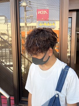 アイズ 海老名(AIZU) ツイストスパイラルパーマ波巻きスパイラルパーマメンズマッシュ