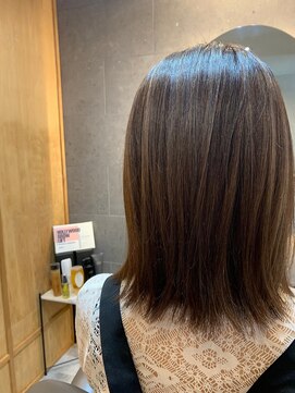 ロエ 平尾山荘(loe) 【脱白髪ぼかしハイライト】×大人ミディアム