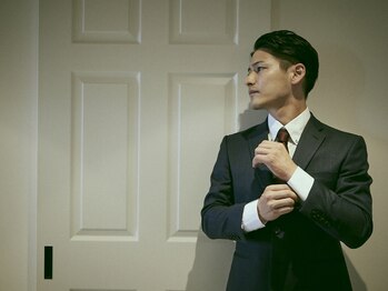 スカイフィールドヘアー(SKY FIELD HAIR)の写真/第一印象で差をつける！清潔感のある好印象スタイルなら<SKY FIELD HAIR>で◇繊細なカットでデキる男を演出