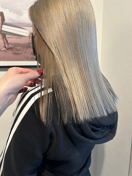 マリン(Marine) 20代30代ホワイトベージュミディアムインナーイヤリングカラー