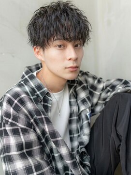 イオ 本厚木(io) 黒髪マッシュニュアンスパーマビジネスメンズカット刈り上げ