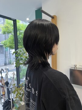 中性ウルフレイヤー/ウルフ女子/レイヤーカット/黒髪ウルフ大阪