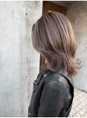 白髪も見えにくく・・・ハイライトカラー×くびれヘア