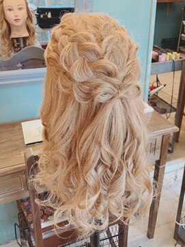 ヘアメイクアンドセットサロン リッコ(Hair make&set salon Ricco) 編み込みハーフアップ