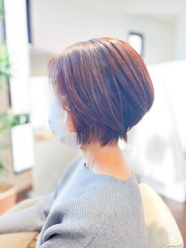 アトリエアルシュ(atelier ARCHE) 40,50代の女性におすすめ襟元スッキリショートヘアは丸みボブ
