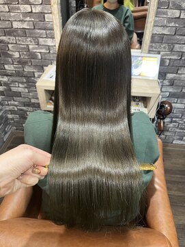 リリー シンジュク(Lilly) 【Lilly新宿】#酸性ストレート#イルミナ #ブリーチ履歴1回