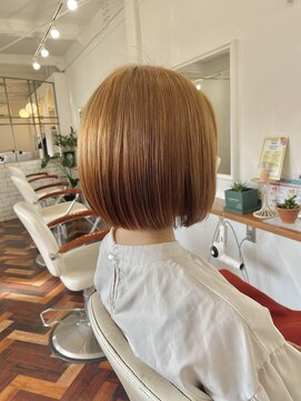 ヘアーアンドメイクアップモパ ベージュ×ボブ