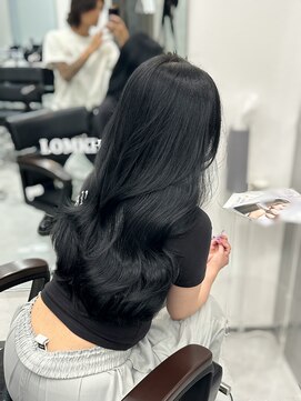 ロムーク 表参道(LOMKH) 夏の小顔ロングレイヤーカット顔周りシールエクステブルーカラー