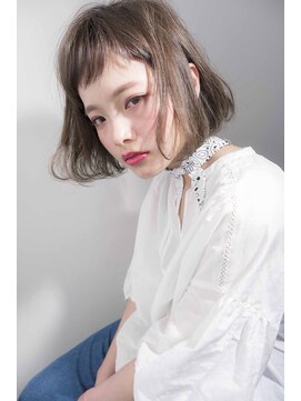 ヘアデザイン ソラ(Sola) 遊び心たっぷりバンクショートボブ×オン眉×ベージュカラー