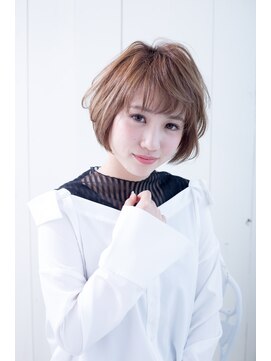 ヴィテスオンボディーズ フラワータウン(Vitesse on bodies) 前下がりショートボブベースのボブルフ