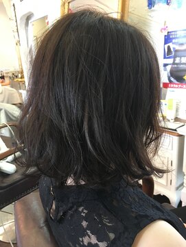 ヴァニラヘアー(Vanilla Hair) その日の気分で外ハネ内巻きに