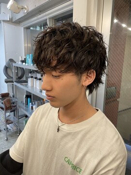 フィフス(fifth) 波打ちスパイラルパーマスリークショートツーブロックマッシュ