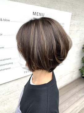 ハニー(HONEY by Chord) [HONEY斉藤]ショートボブ×コントラストハイライト