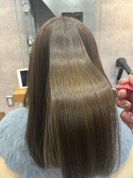イシン(ISIN) 縮毛矯正と髪質改善ヘアエステでうる艶ストレート