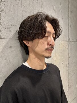 エリマ 武蔵小杉(elima) センターパートとも相性の良い自然な動きのルーズパーマ