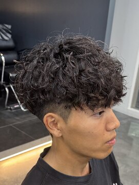 バース バイ ハピネス(BIRTH by happiness) 韓国へアカルマパーマワックスなしセンターパート黒髪ウルフ