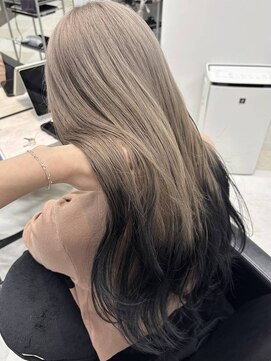 ビーシャンス(B.Chance) グレージュ×黒ルーツカラー