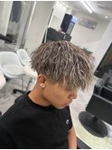メンズパーマブラウンベース金メッシュ縦落ちツイスパ