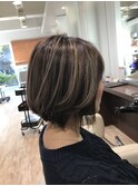 ベージュ×ブラック×ショート